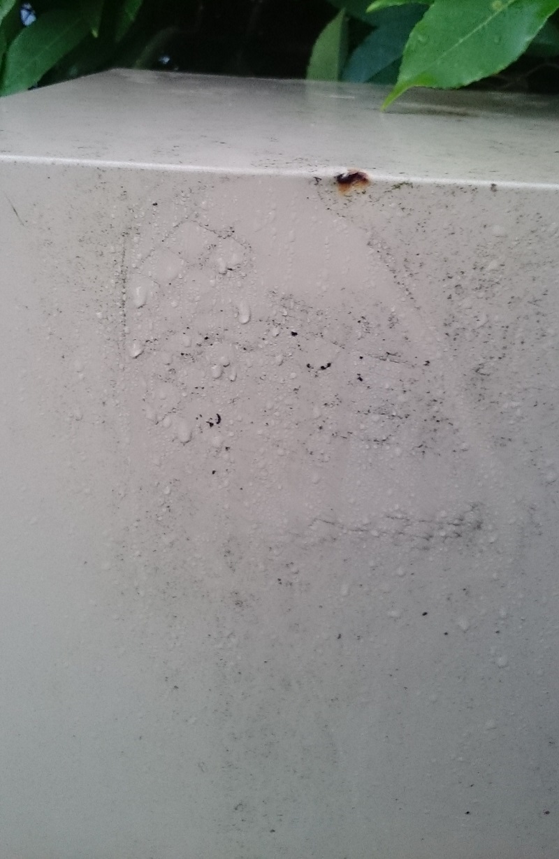 Au vandale qui a défoncé ma boîte aux&nbsp;lettres