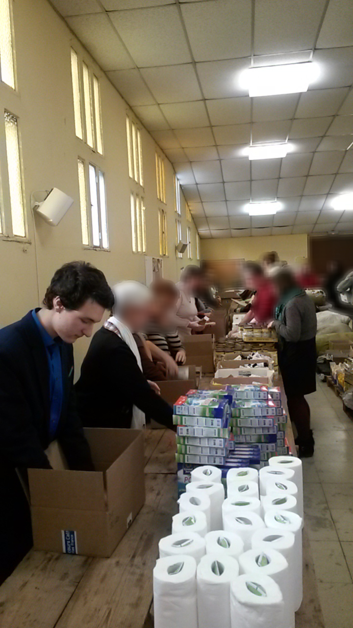 Chaque année, je confectionne et livre des colis de Noël aux personnes détenues de&nbsp;Fleury-Mérogis