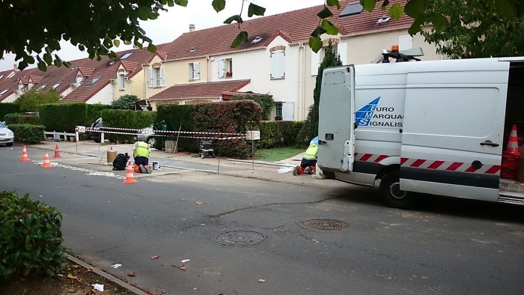 À Savigny, les marquages au sol sont &laquo;&nbsp;made In Normandie&nbsp;&raquo;