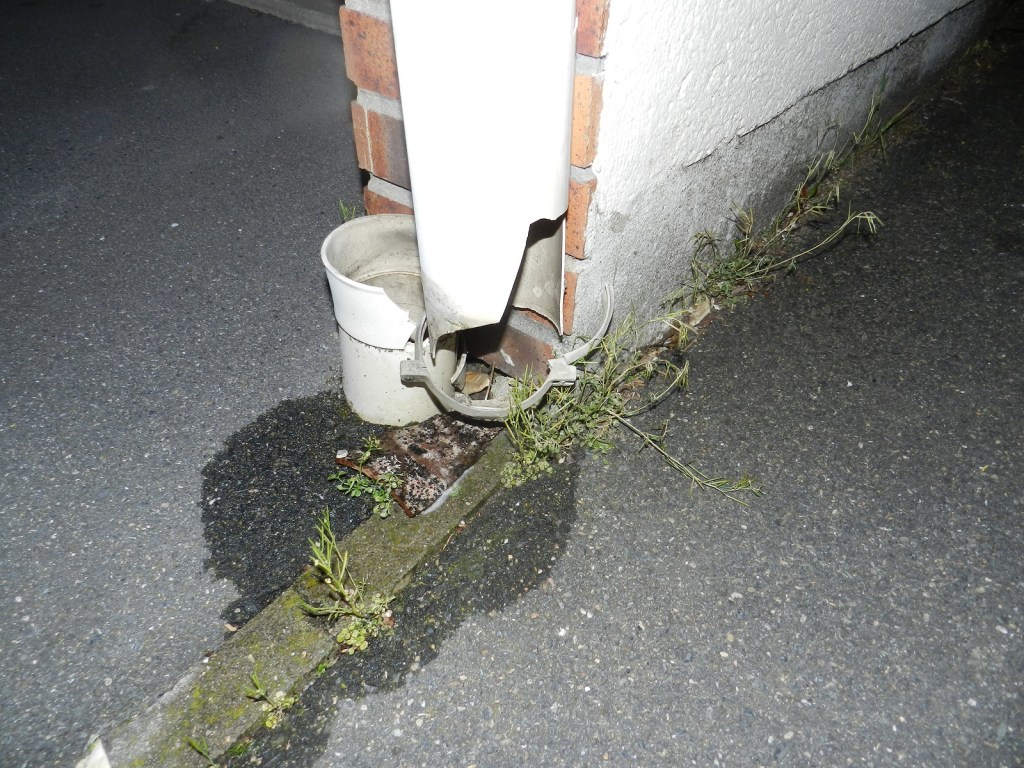 Oh, ma gouttière a dû se casser toute seule ! (Olivier&nbsp;VAGNEUX)