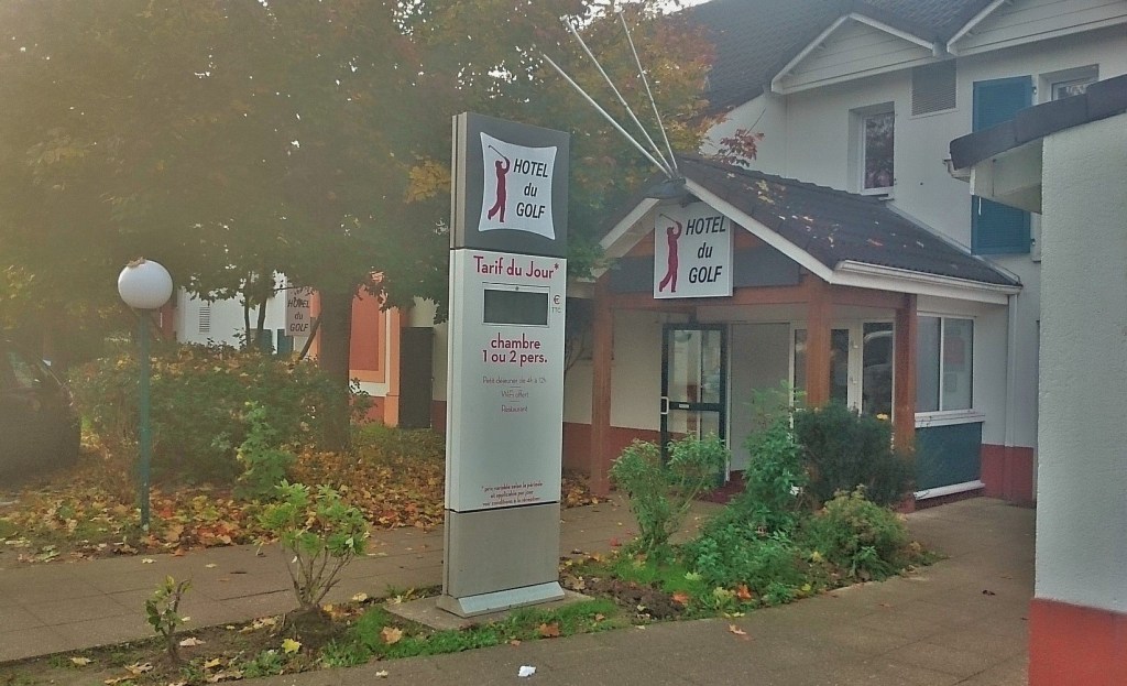 Non, il n&rsquo;est pas prévu de transformer l&rsquo;hôtel du Golf aux Gâtines en logements&nbsp;sociaux