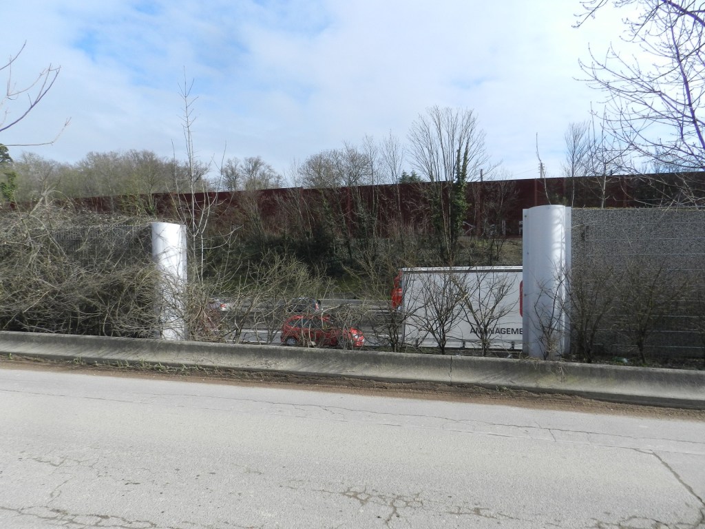 Savigny/Épinay-sur-Orge : le mur anti-bruit déjà partiellement effondré en moins d&rsquo;un&nbsp;an