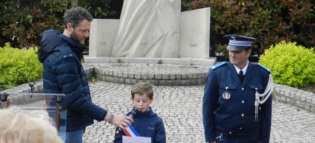 Profondément dérangé par l&rsquo;instrumentalisation des enfants aux cérémonies&nbsp;commémoratives