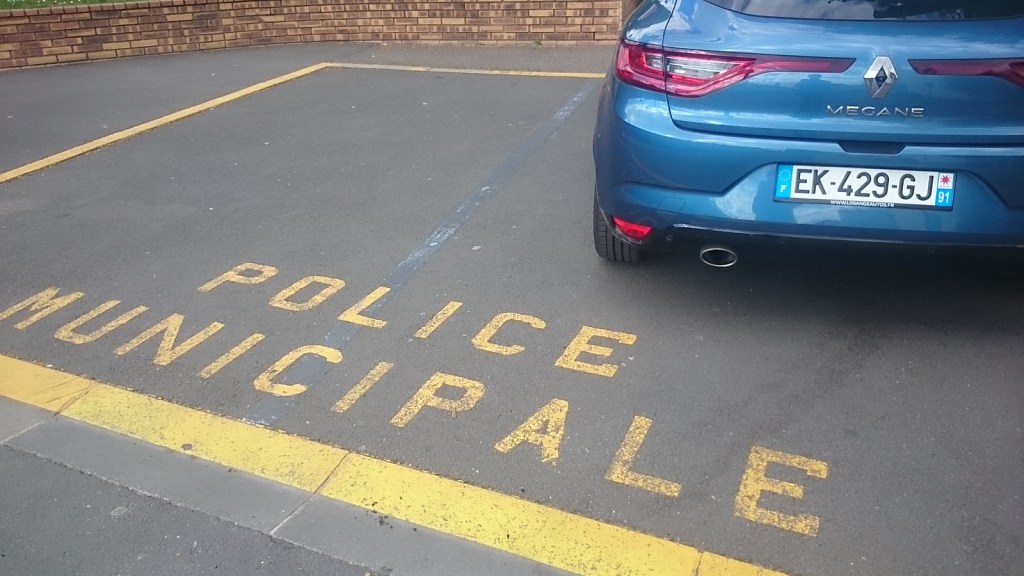 Allo la Police municipale de Savigny-sur-Orge, c&rsquo;est pour une infraction routière au stationnement&nbsp;!