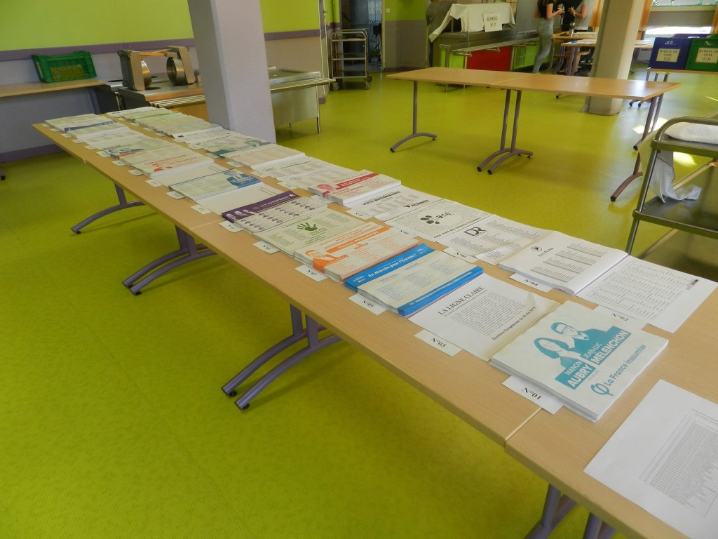 Européennes 2019 : les bulletins de vote disponibles et indisponibles dans les bureaux de Savigny-sur-Orge (Essonne)