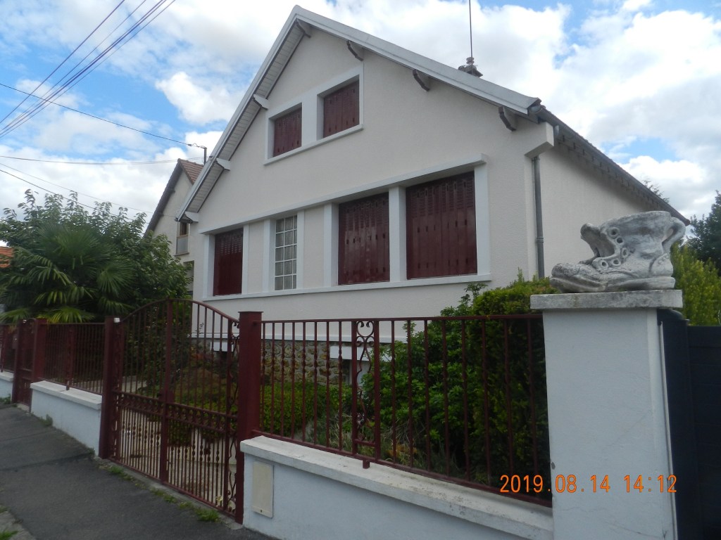 Tiens, le panneau de l&rsquo;entreprise FALLONE a disparu du portail de la maison de MEHLHORN&nbsp;!