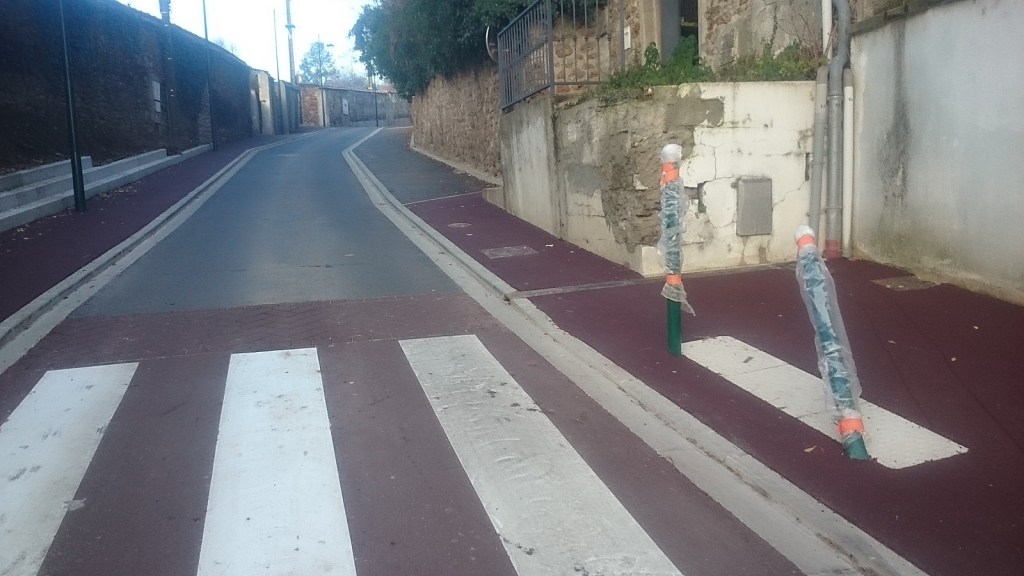 Savigny-sur-Orge : la rue de la Martinière, pas encore achevée, déjà&nbsp;dégradée…