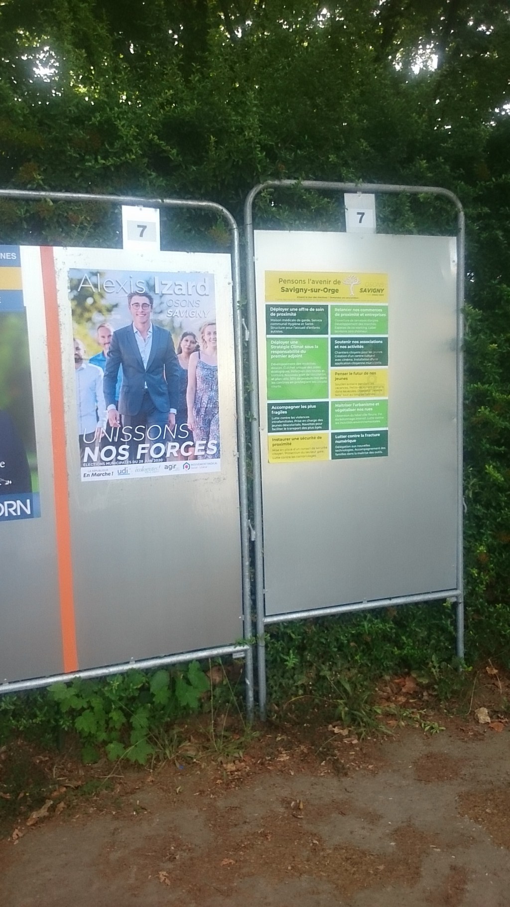 Municipales 2020 à Savigny-sur-Orge : Alexis IZARD enfreint-il les règles de l&rsquo;affichage officiel&nbsp;?