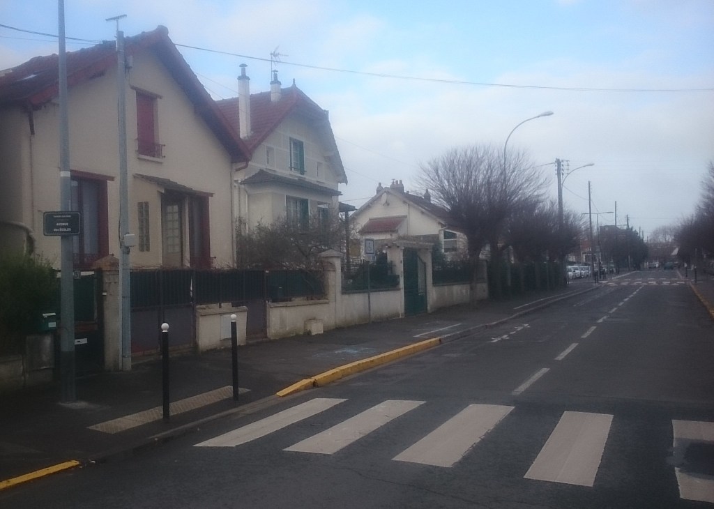 Parents d&rsquo;élèves de Jules-Ferry 1, catholiques de Sainte-Thérèse, attention au projet de 54 logements rue des écoles&nbsp;!