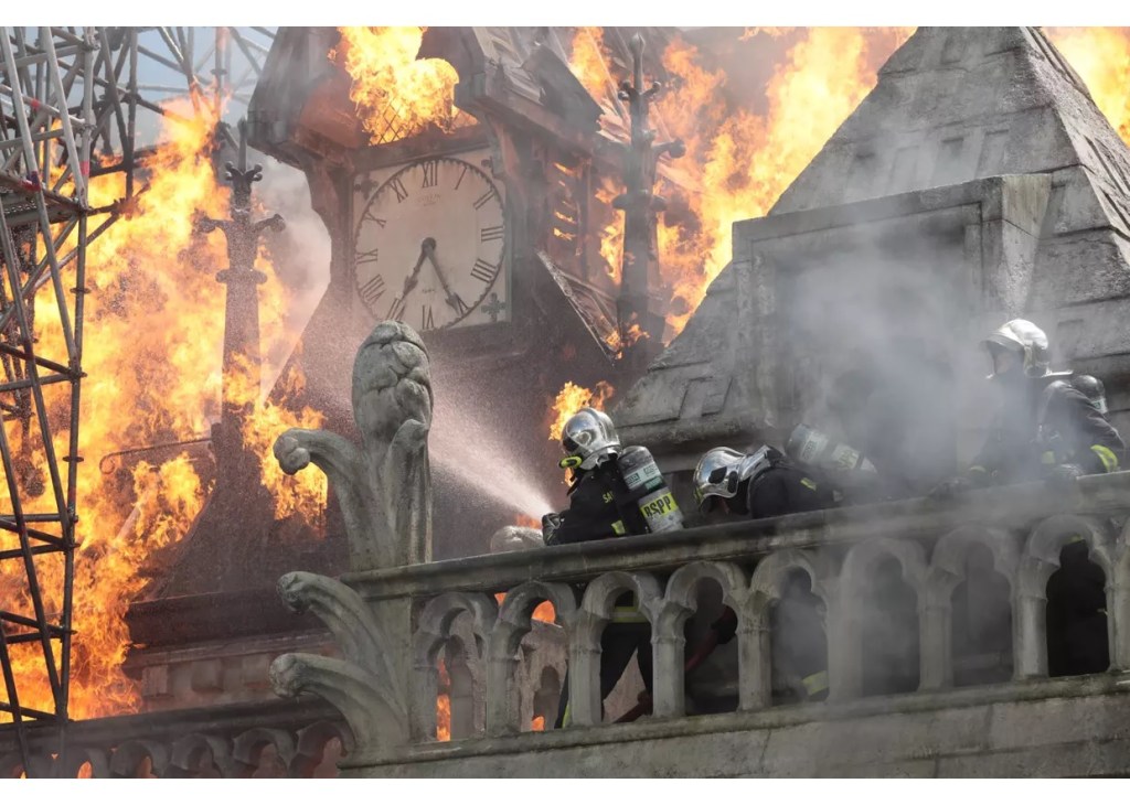Sur le film « Notre Dame brûle » de Jean-Jacques ANNAUD que je recommande&nbsp;vivement
