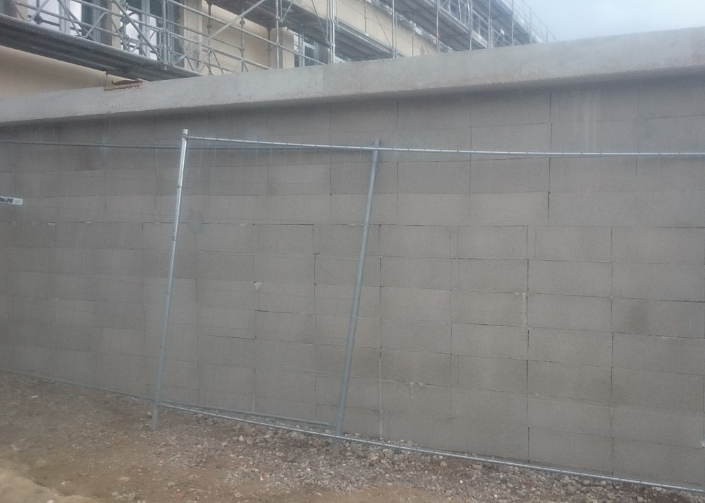 Droit de suite : est-il normal qu&rsquo;il n&rsquo;y ait pas de joints entre les murs de l&rsquo;école Ferdinand-Buisson ?