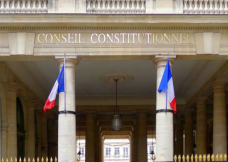 Contentieux électoral : devant le Conseil constitutionnel, il est possible d&rsquo;être représenté par une personne qui n&rsquo;est pas&nbsp;avocat