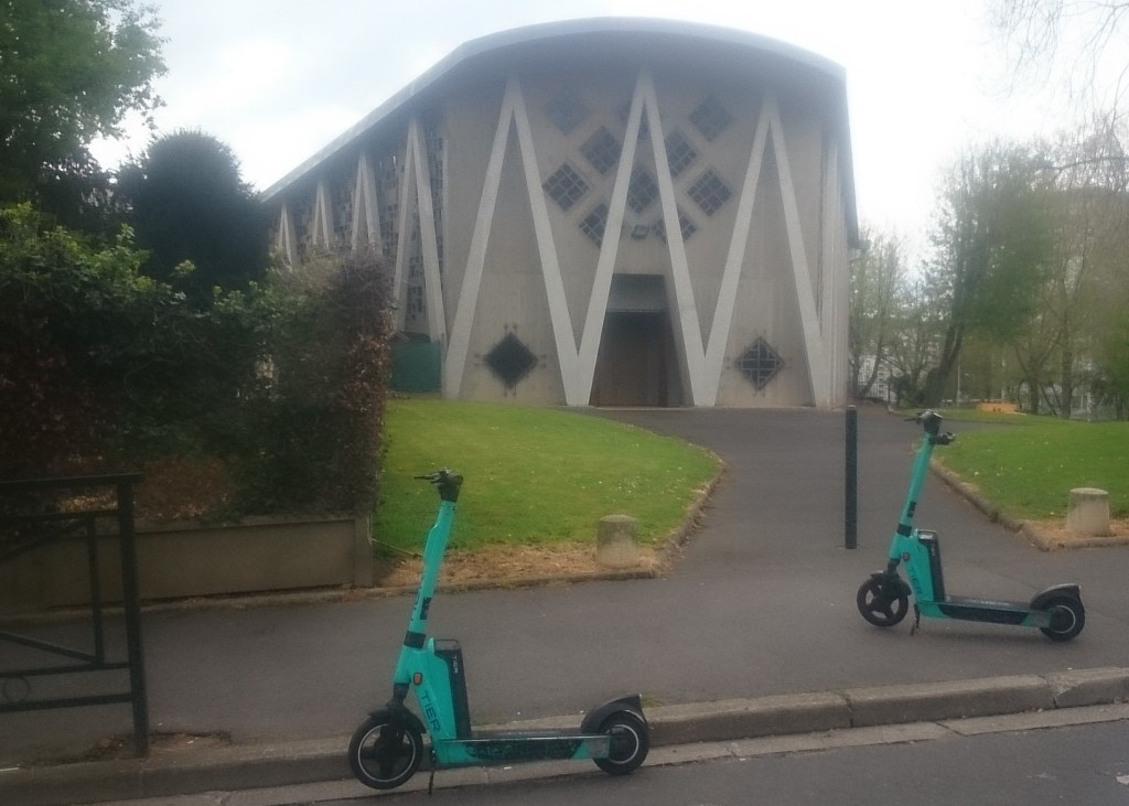 Quelques heures après le déploiement des trottinettes électriques en libre-service à Savigny-sur-Orge…