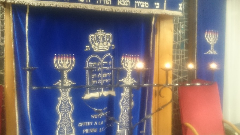 Très honoré d&rsquo;avoir pu allumer la troisième bougie de la hanoukia de la synagogue de&nbsp;Ris-Orangis